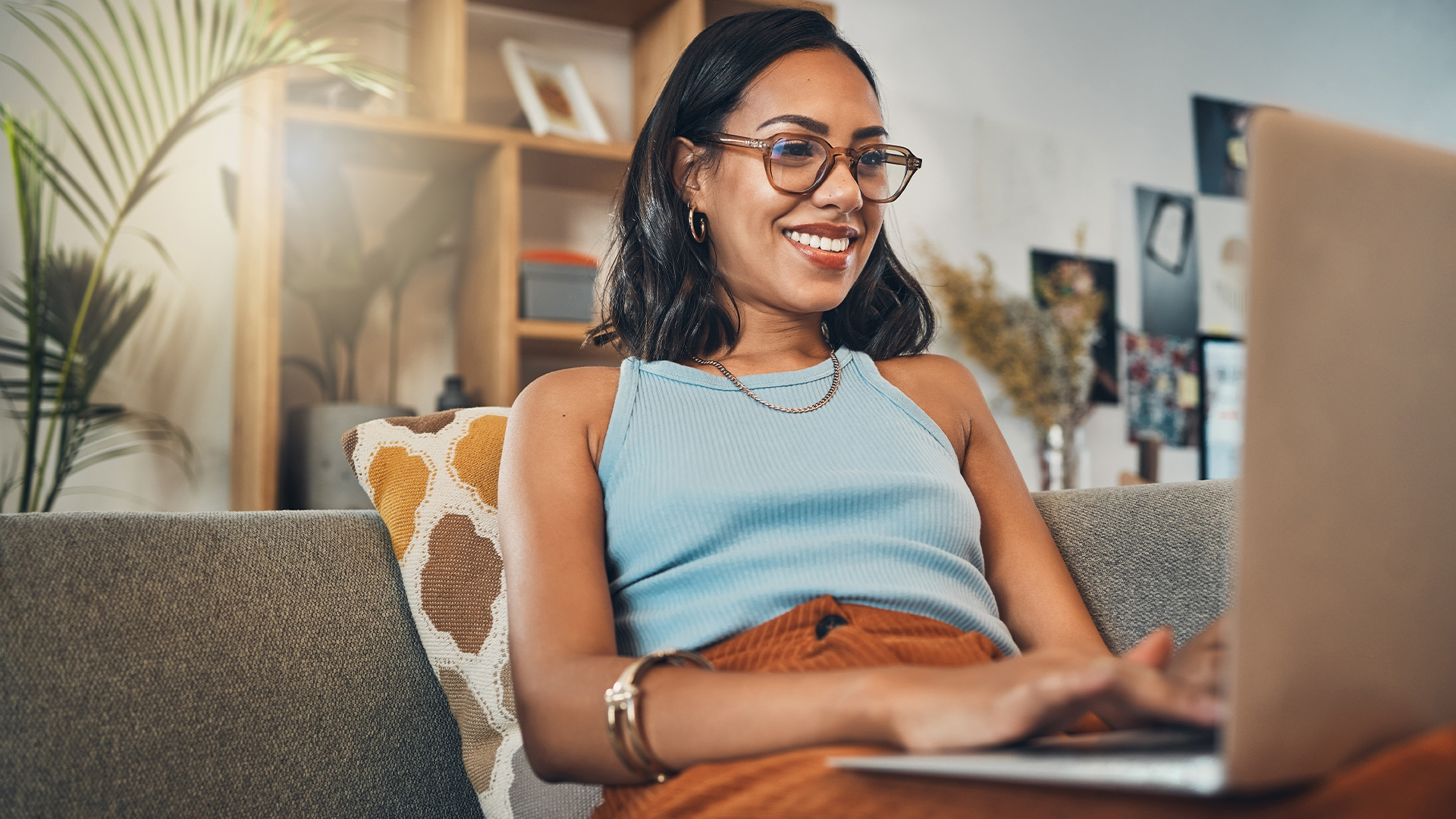 559CCW California Online CCW Permit Course Intro to Online CCW Permit Course Happy Woman Taking CCW Course 1